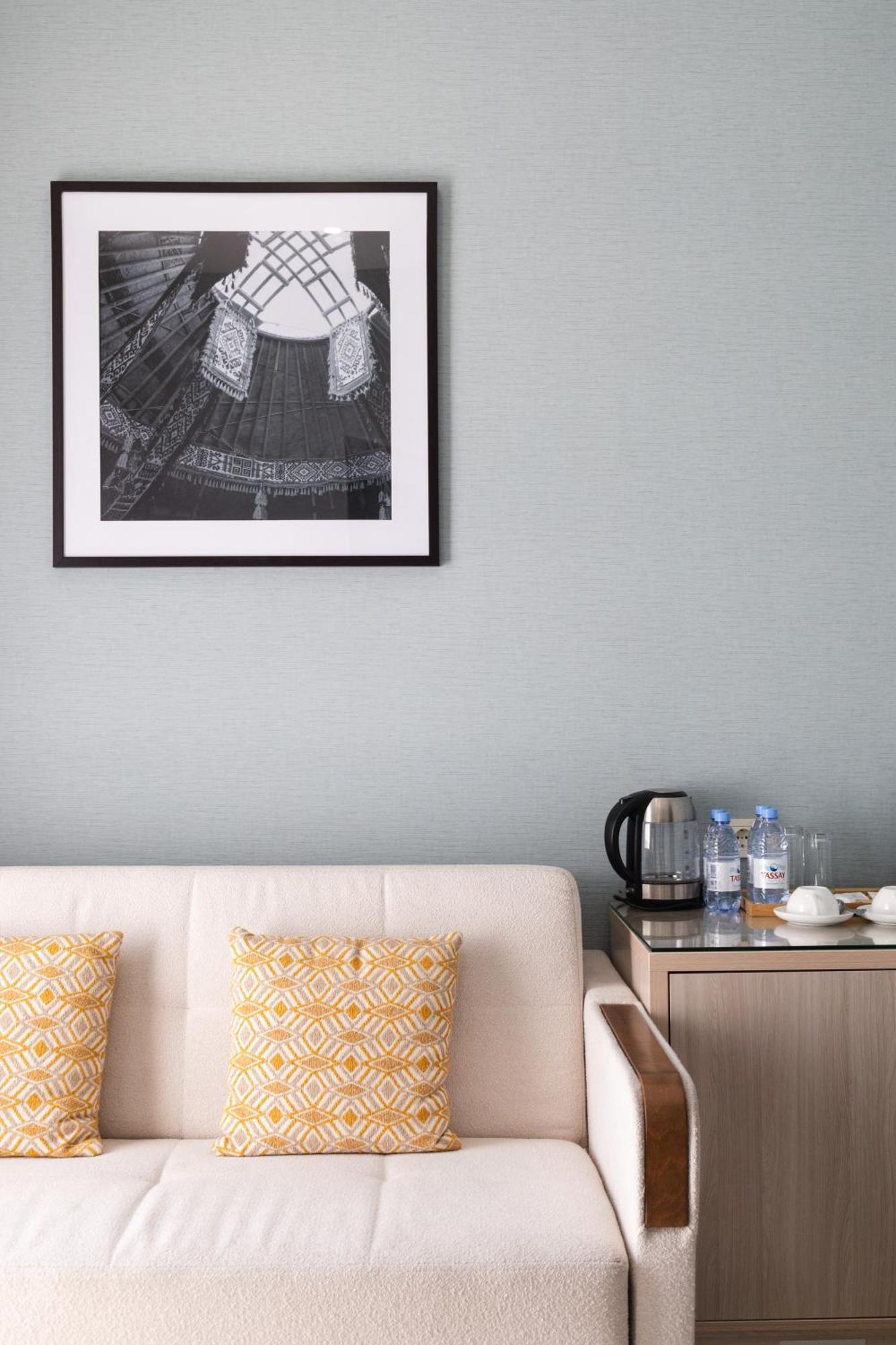 Resident Hotel Gogol อัลมาตี ภายนอก รูปภาพ