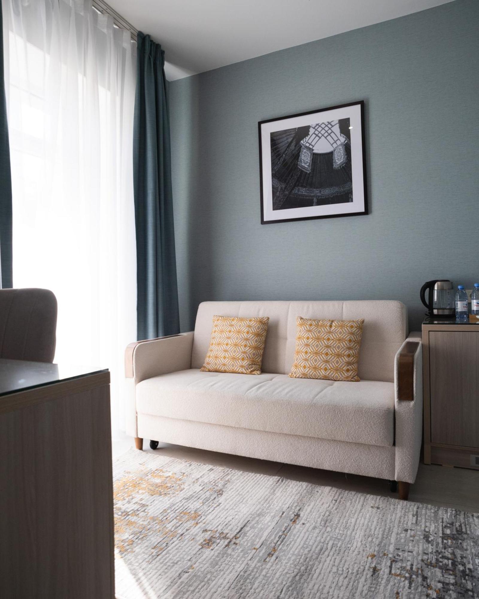 Resident Hotel Gogol อัลมาตี ภายนอก รูปภาพ
