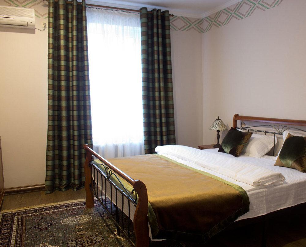 Resident Hotel Gogol อัลมาตี ภายนอก รูปภาพ