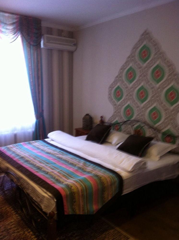 Resident Hotel Gogol อัลมาตี ภายนอก รูปภาพ